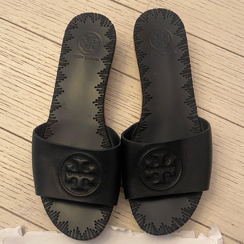 Tory Burch Size 7 black sandals